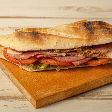 Sandwich με μοσχαρίσιο μπούτι και γραβιέρα